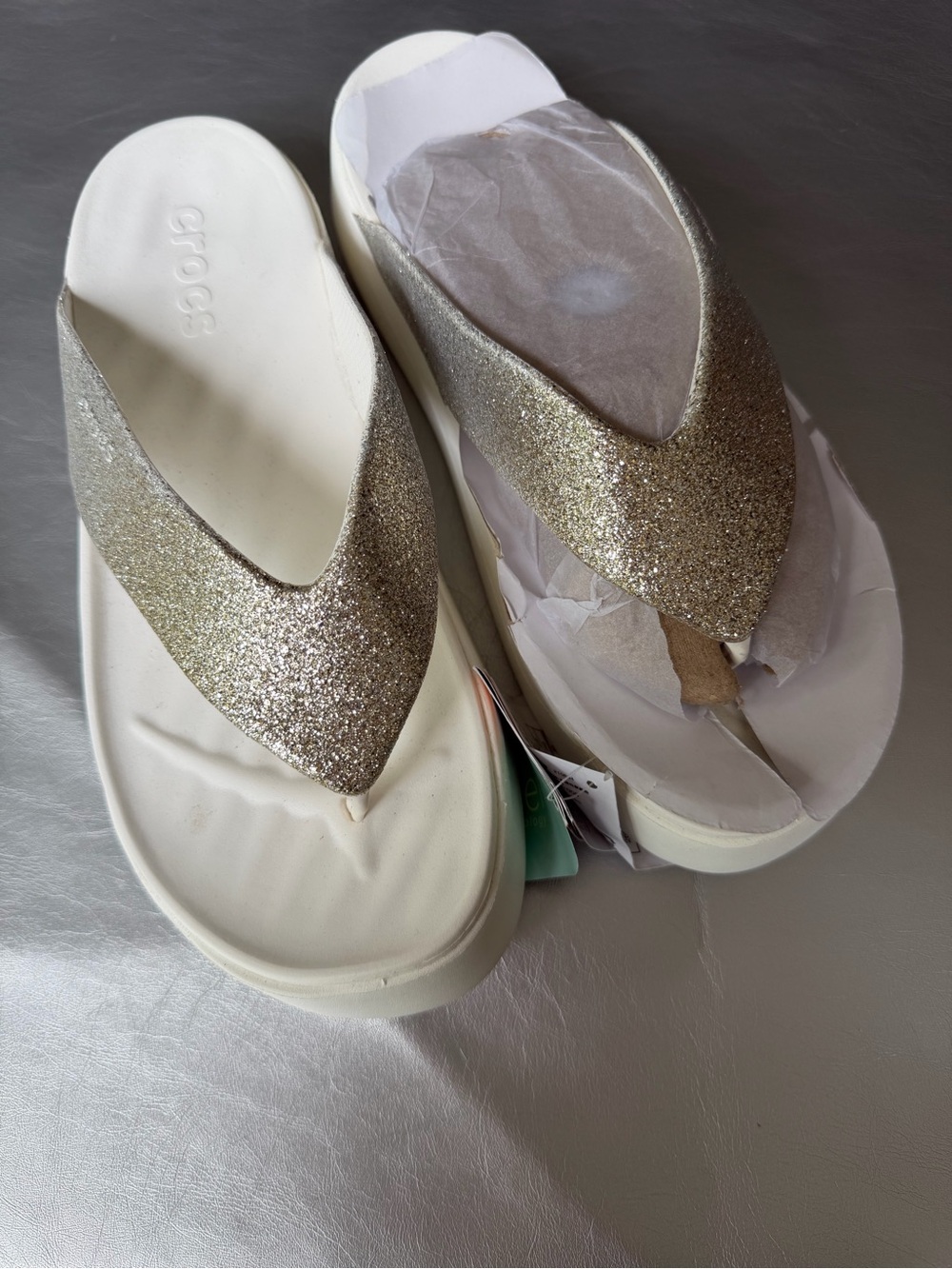 CROCS Women’s Glitter Platform Thong Sandals in Gold and White, size 9-NWT
